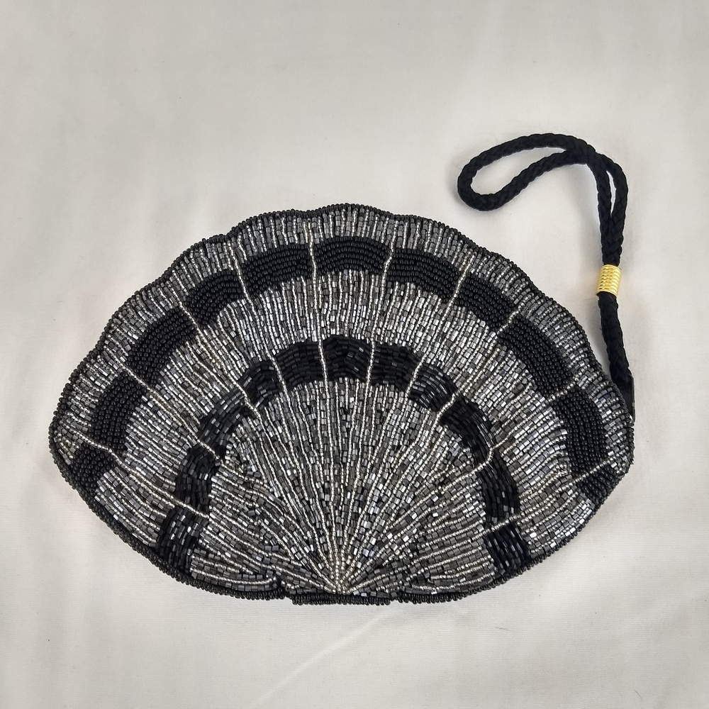 Scalloped Shaped Sequined Mini-Bag Makeup